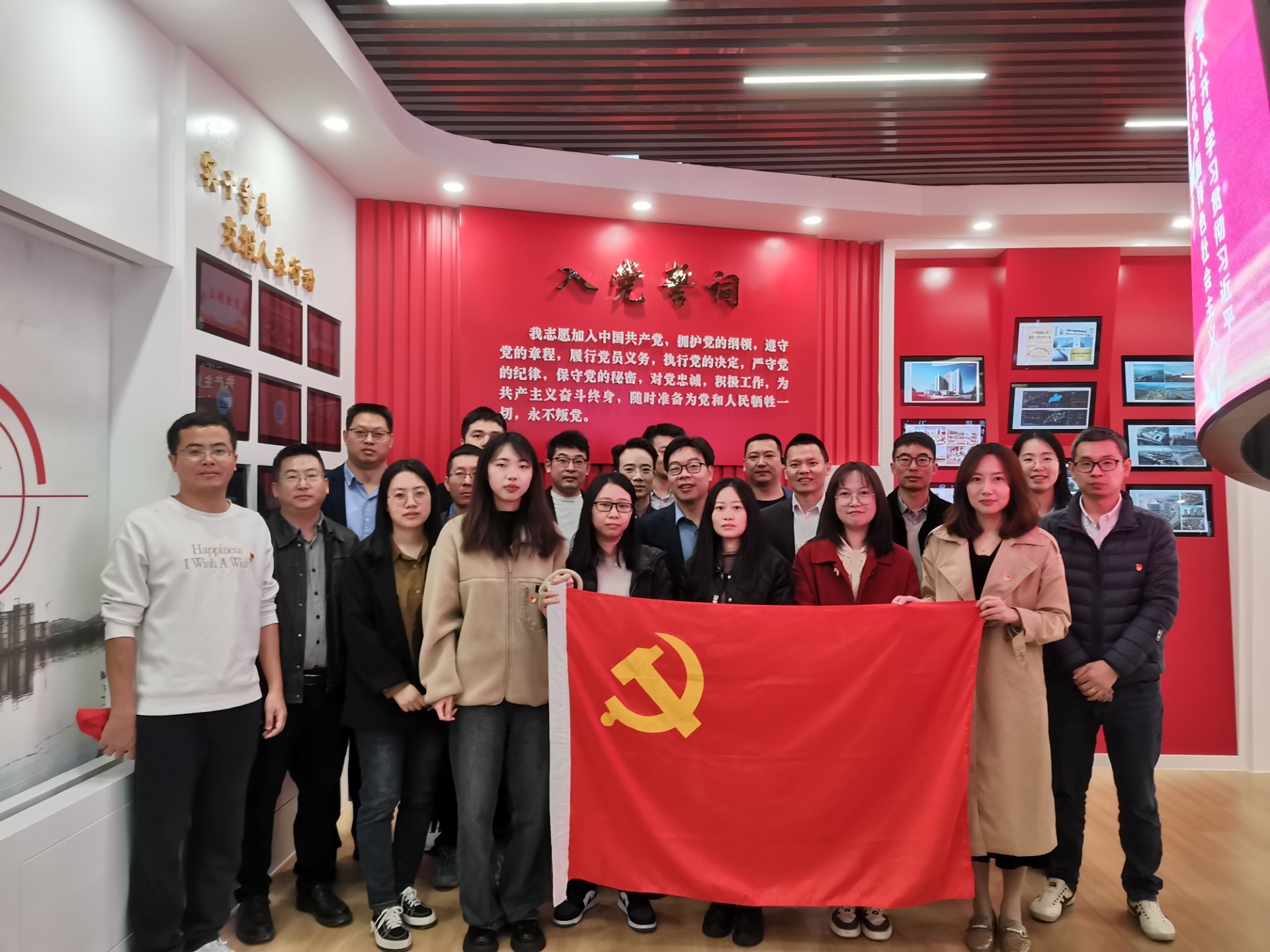 1701767399752337.jpg 市交投物流集團黨支部 市交投勘察設計公司黨支部聯(lián)合召開主題教育學習會,葉嵐清攝3.jpg